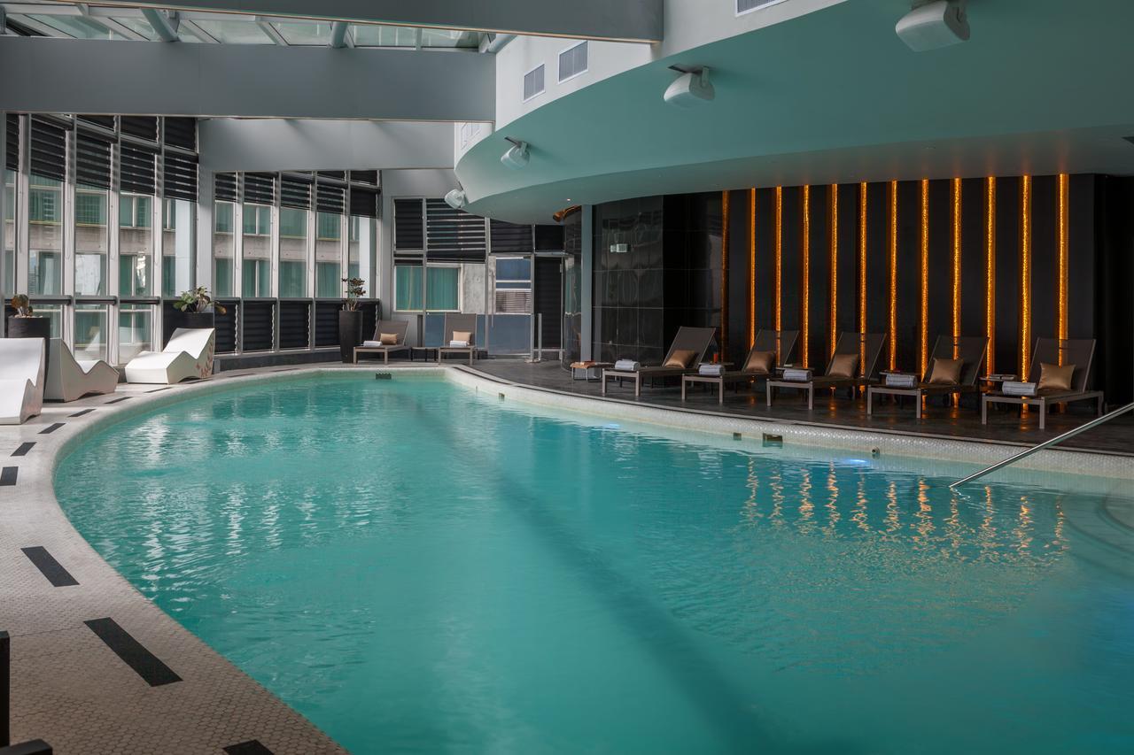 Hotel Las Americas Golden Tower Panama Exterior photo The pool at the hotel